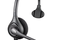 Plantronics HW251N Review Plantronics HW251N Headset Close up shot of the earpiece and microphone