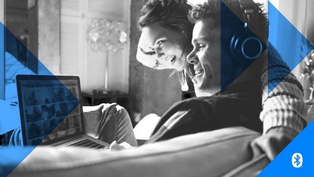 Bluetooth LE Audio - Lifestyle image showing a couple watching media on a laptop together.